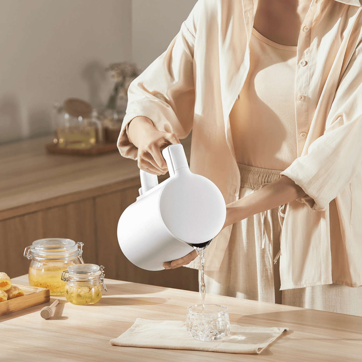 BHR9036EU_Xiaomi-Electric-Kettle-2-Lite-White_wr_04a