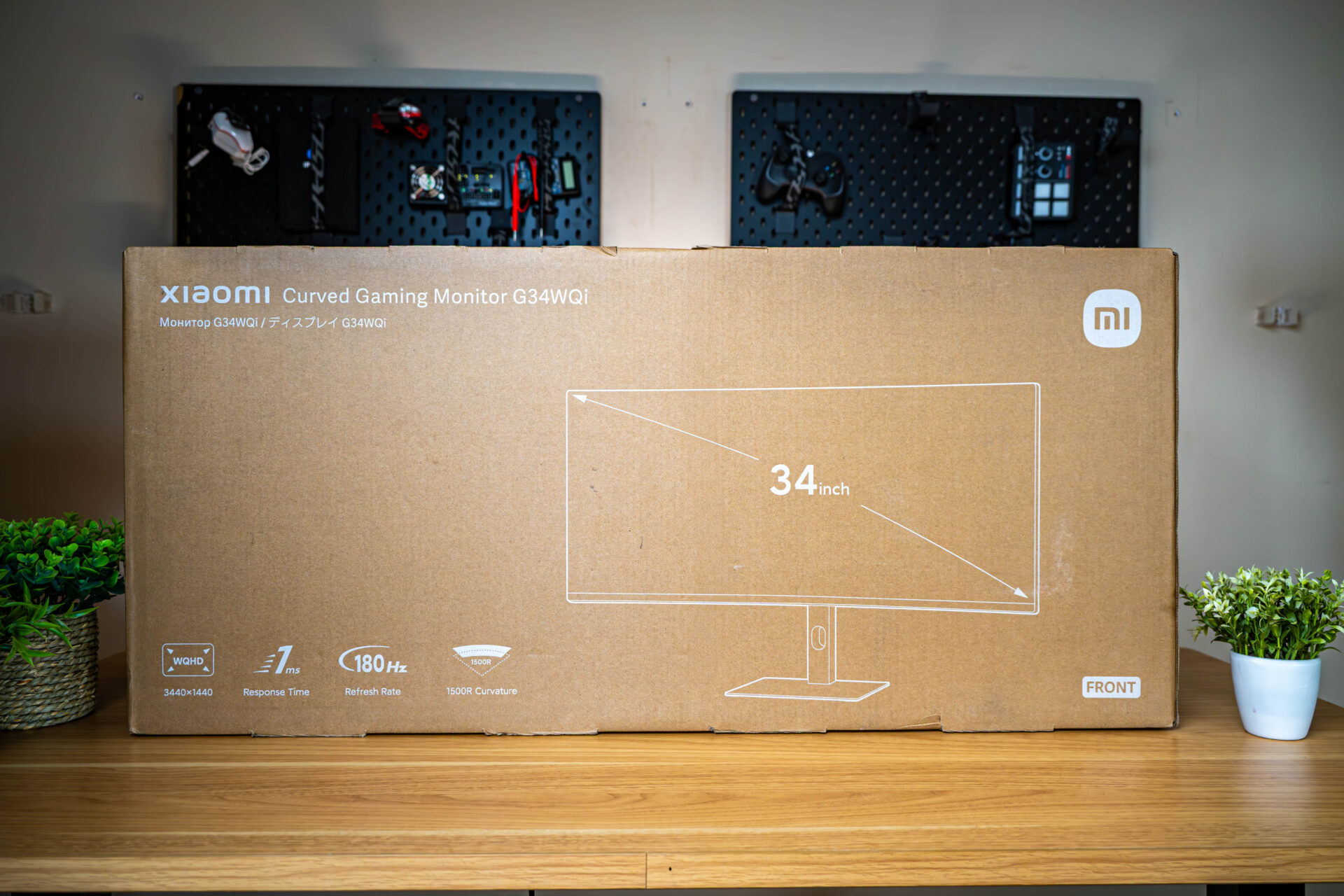 G34WQi_Box-1